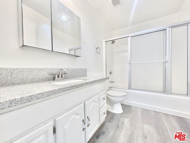 7437 Haskell Avenue, Van Nuys (los Angeles), CA 91406