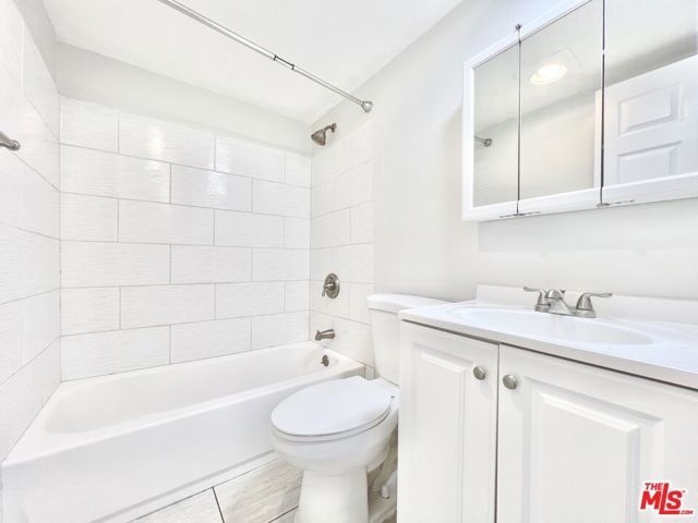 7437 Haskell Avenue, Van Nuys (los Angeles), CA 91406