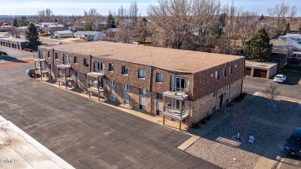 671 24th Street W, Dickinson, ND 58601