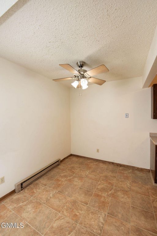 671 24th Street W, Dickinson, ND 58601 photo 10