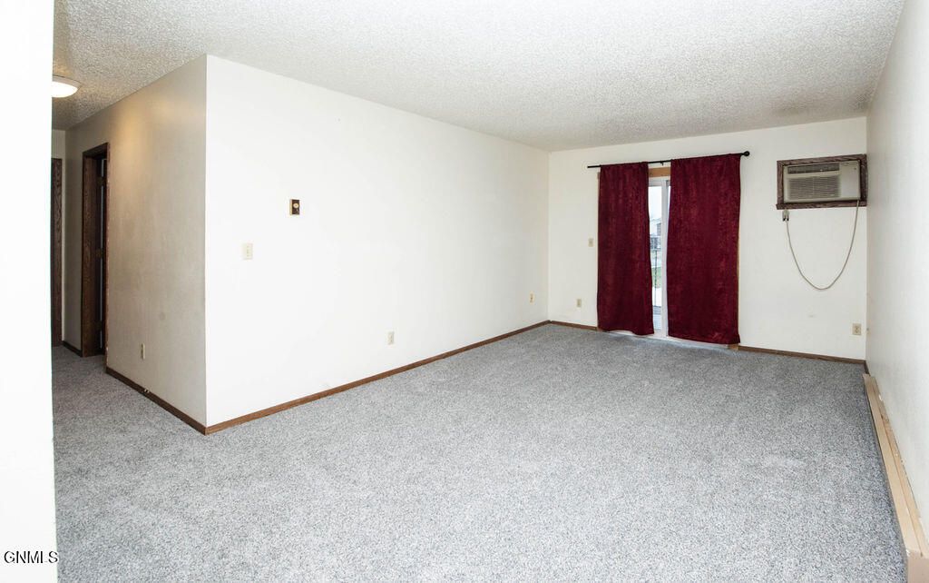 671 24th Street W, Dickinson, ND 58601 photo 11