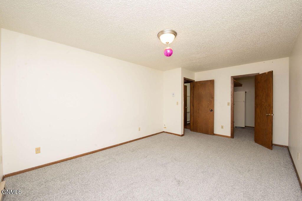 671 24th Street W, Dickinson, ND 58601 photo 16