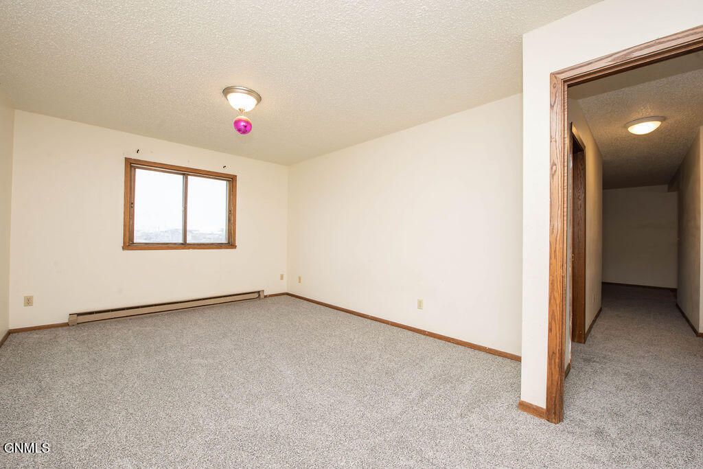 671 24th Street W, Dickinson, ND 58601 photo 17