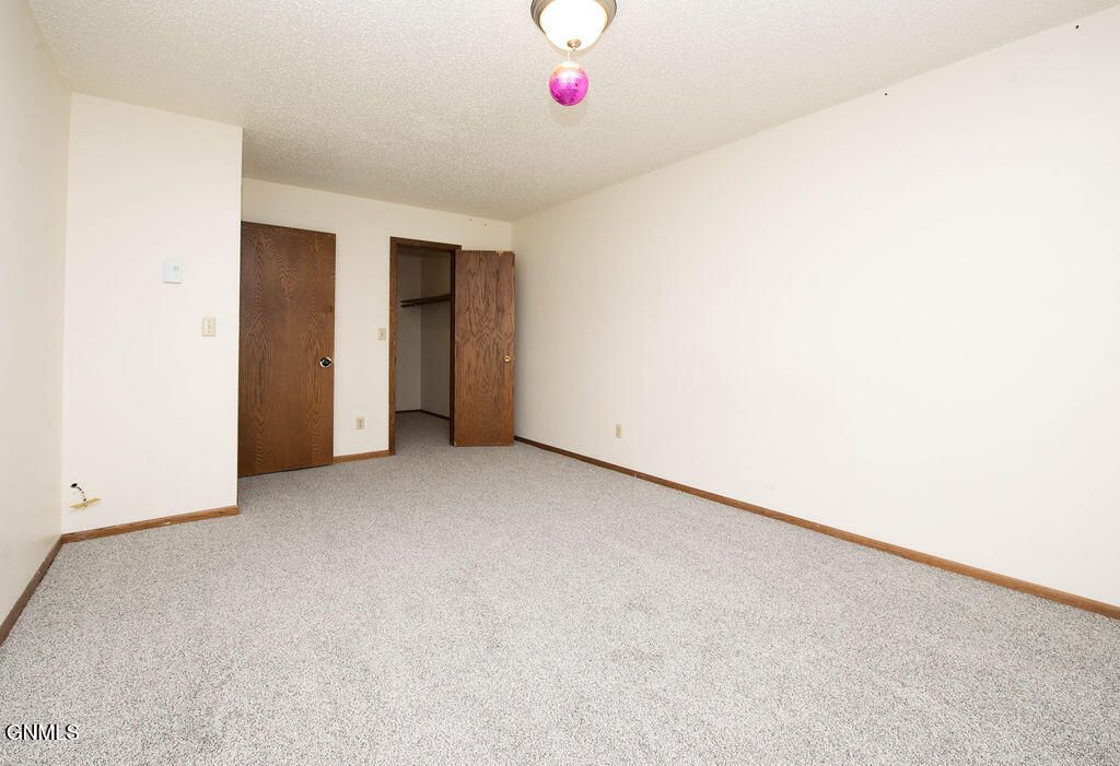 671 24th Street W, Dickinson, ND 58601 photo 18