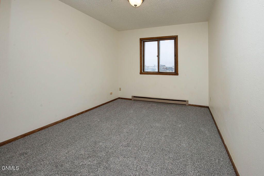 671 24th Street W, Dickinson, ND 58601 photo 22
