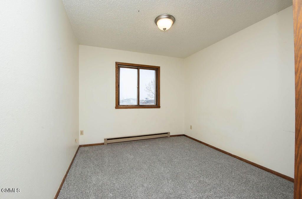 671 24th Street W, Dickinson, ND 58601 photo 23