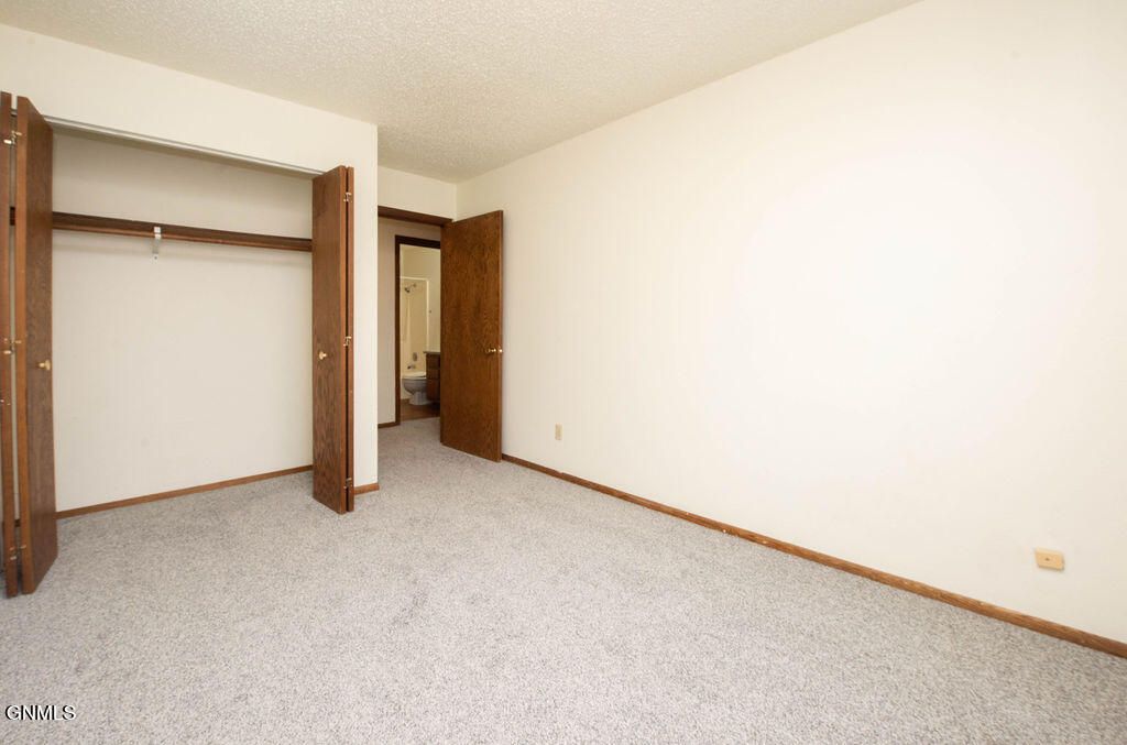 671 24th Street W, Dickinson, ND 58601 photo 25