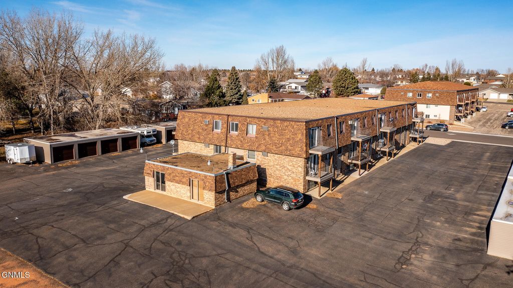671 24th Street W, Dickinson, ND 58601 photo 30