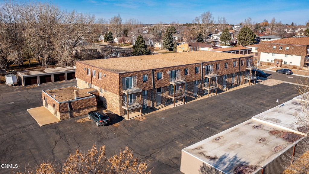 671 24th Street W, Dickinson, ND 58601 photo 31