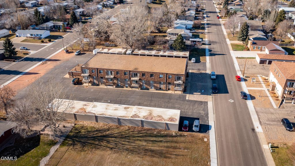 671 24th Street W, Dickinson, ND 58601 photo 32