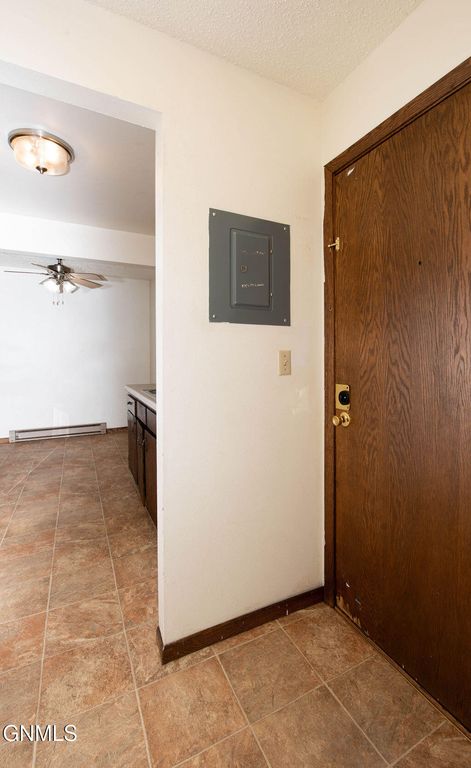 671 24th Street W, Dickinson, ND 58601 photo 4