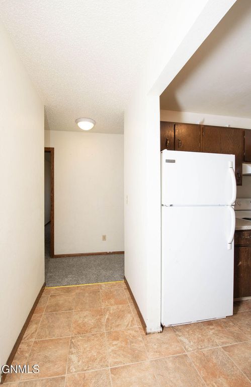 671 24th Street W, Dickinson, ND 58601 photo 5