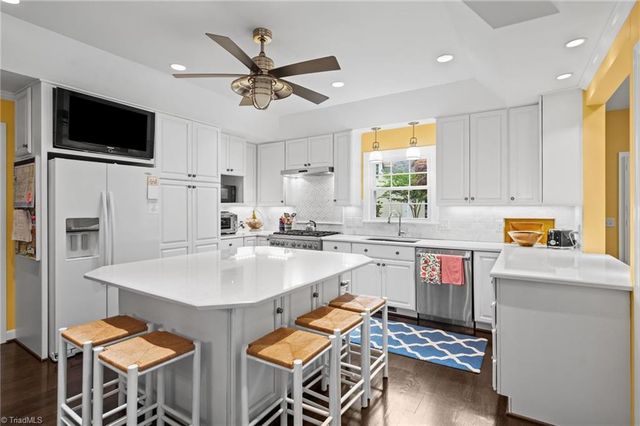 1718 Farnsworth Court, High Point, NC 27262