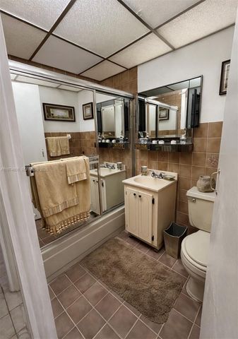 2760 NW 4th Ter, Miami, FL 33125