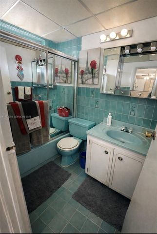 2760 NW 4th Ter, Miami, FL 33125