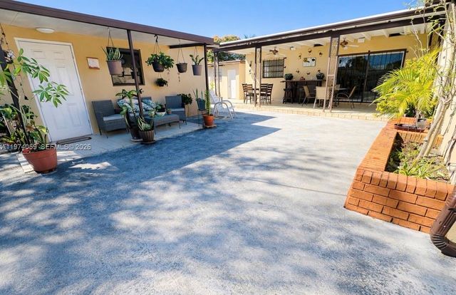 2760 NW 4th Ter, Miami, FL 33125