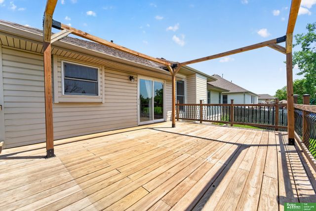 940 Key Circle, Carter Lake, IA 51510