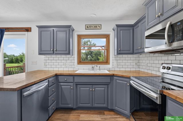 940 Key Circle, Carter Lake, IA 51510