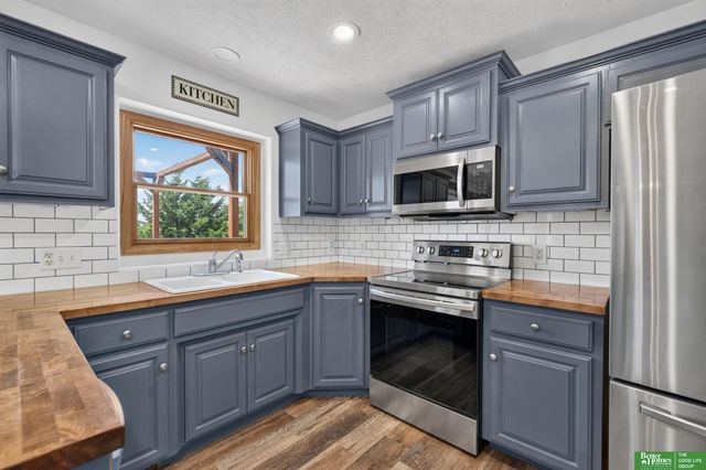 940 Key Circle, Carter Lake, IA 51510
