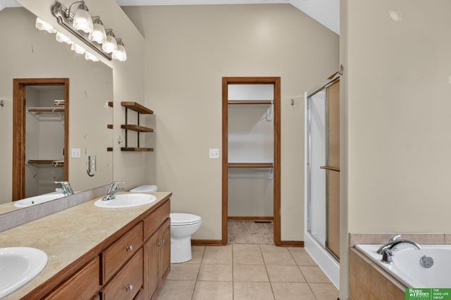 940 Key Circle, Carter Lake, IA 51510