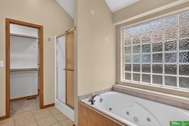 940 Key Circle, Carter Lake, IA 51510