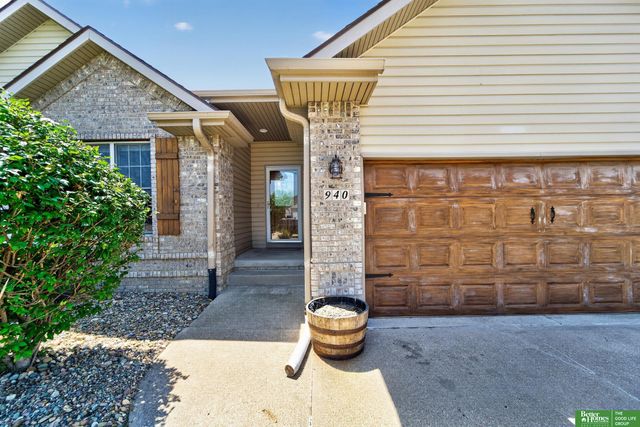 940 Key Circle, Carter Lake, IA 51510
