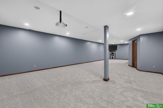 940 Key Circle, Carter Lake, IA 51510