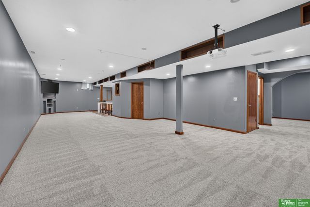 940 Key Circle, Carter Lake, IA 51510
