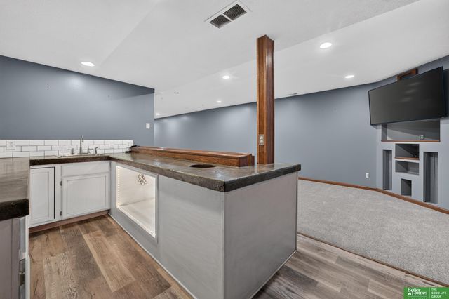 940 Key Circle, Carter Lake, IA 51510