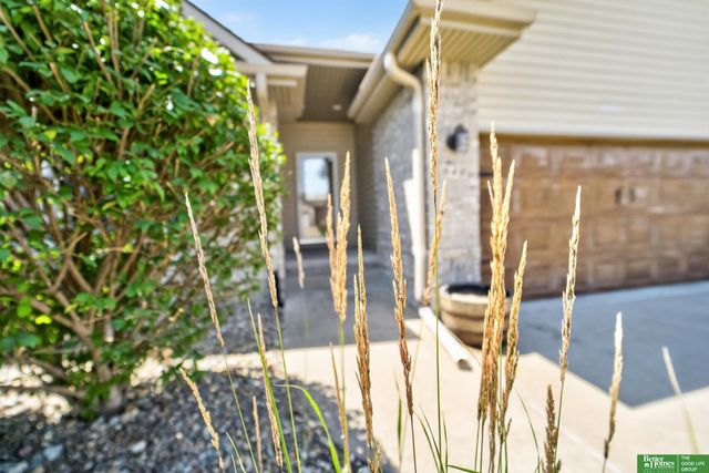 940 Key Circle, Carter Lake, IA 51510
