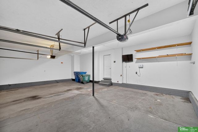 940 Key Circle, Carter Lake, IA 51510