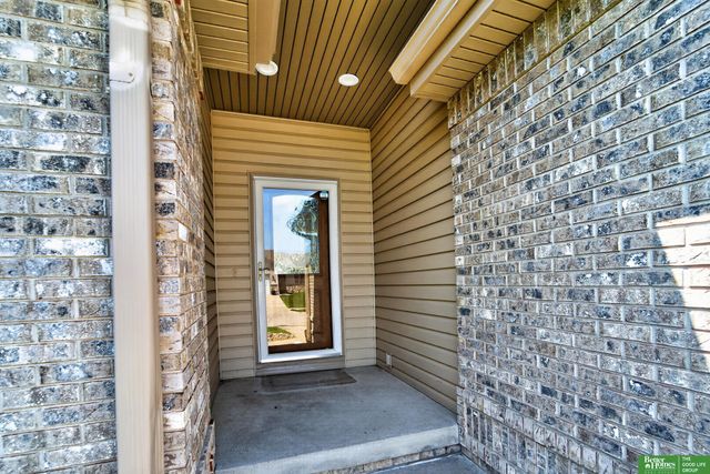 940 Key Circle, Carter Lake, IA 51510