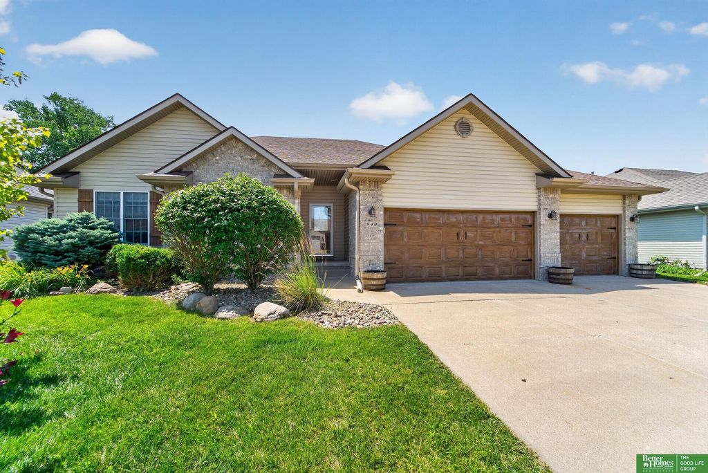 940 Key Circle, Carter Lake, IA 51510