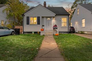 19400 Kingsville Street, Harper Woods, MI 48225