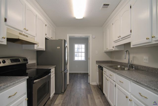 736 Gateway Drive, Bonaire, GA 31005