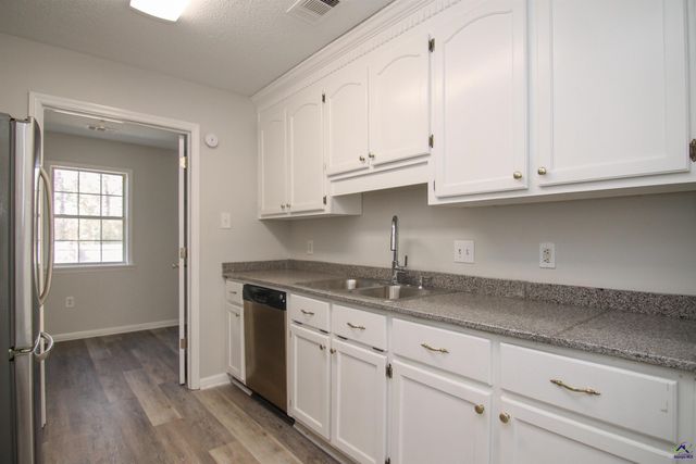 736 Gateway Drive, Bonaire, GA 31005