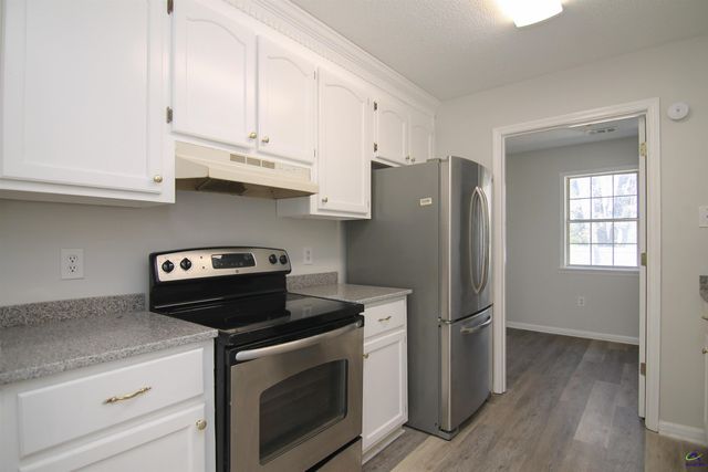 736 Gateway Drive, Bonaire, GA 31005