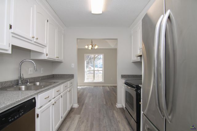 736 Gateway Drive, Bonaire, GA 31005