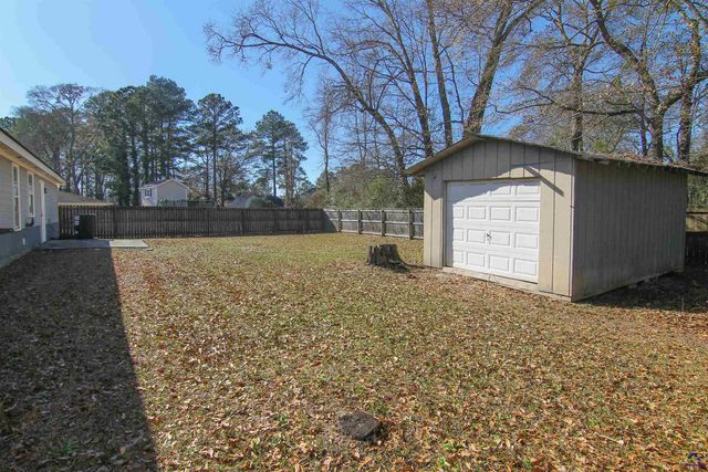 736 Gateway Drive, Bonaire, GA 31005