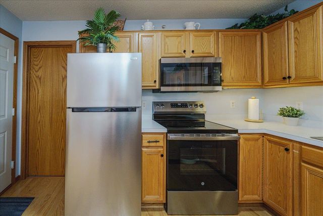 2775 W Ranchview Lane N 4, Plymouth, MN 55447