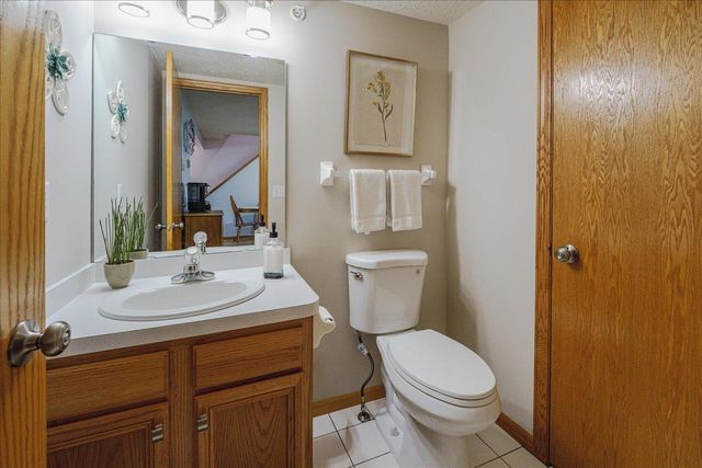 2775 W Ranchview Lane N 4, Plymouth, MN 55447