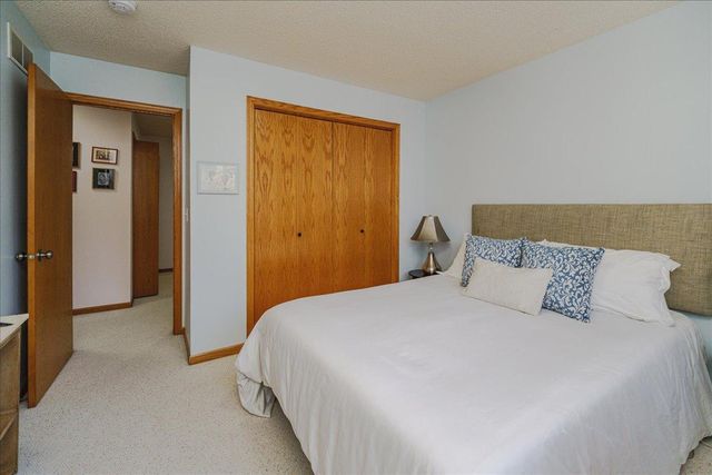 2775 W Ranchview Lane N 4, Plymouth, MN 55447