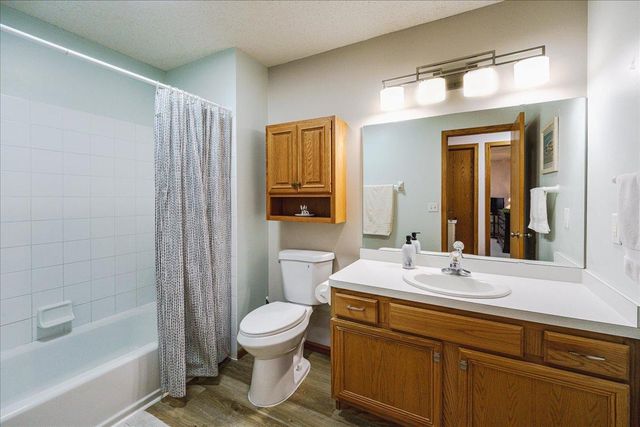 2775 W Ranchview Lane N 4, Plymouth, MN 55447