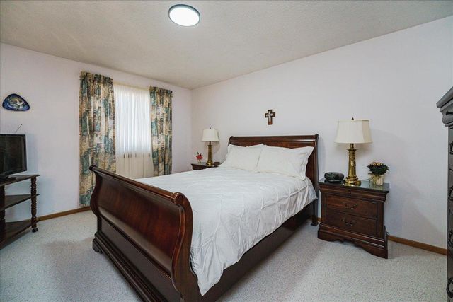 2775 W Ranchview Lane N 4, Plymouth, MN 55447
