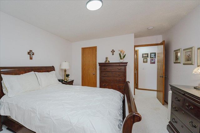 2775 W Ranchview Lane N 4, Plymouth, MN 55447