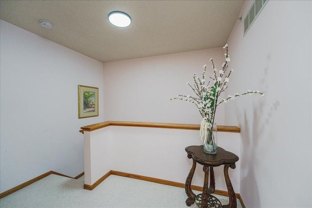 2775 W Ranchview Lane N 4, Plymouth, MN 55447
