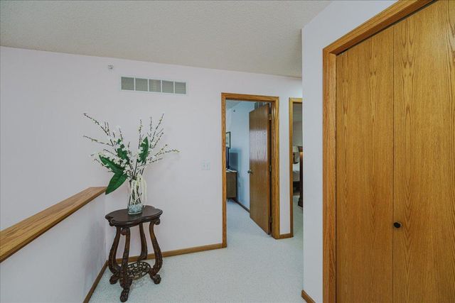 2775 W Ranchview Lane N 4, Plymouth, MN 55447
