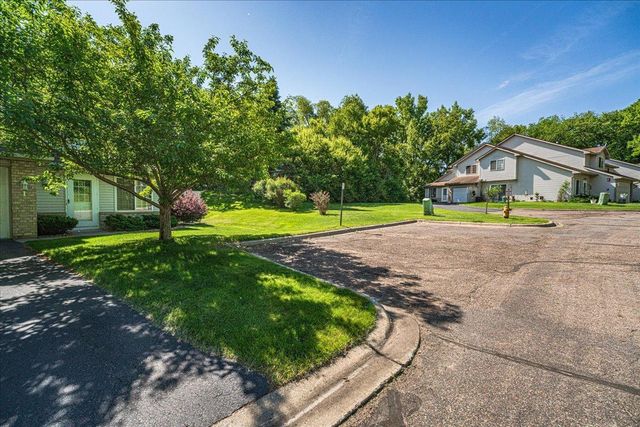 2775 W Ranchview Lane N 4, Plymouth, MN 55447