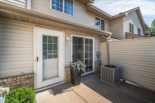 2775 W Ranchview Lane N 4, Plymouth, MN 55447