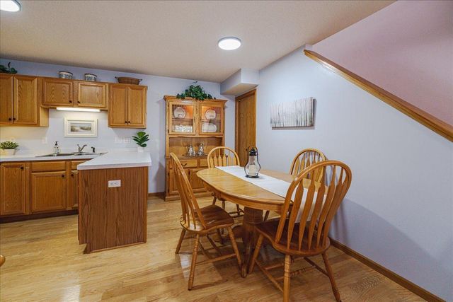 2775 W Ranchview Lane N 4, Plymouth, MN 55447